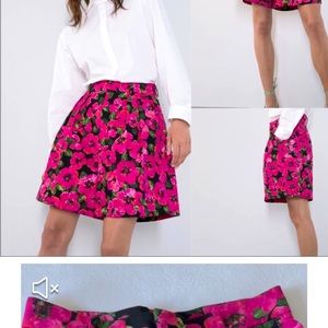 Zara flower shorts. Size S. Like new, used them a few times.
